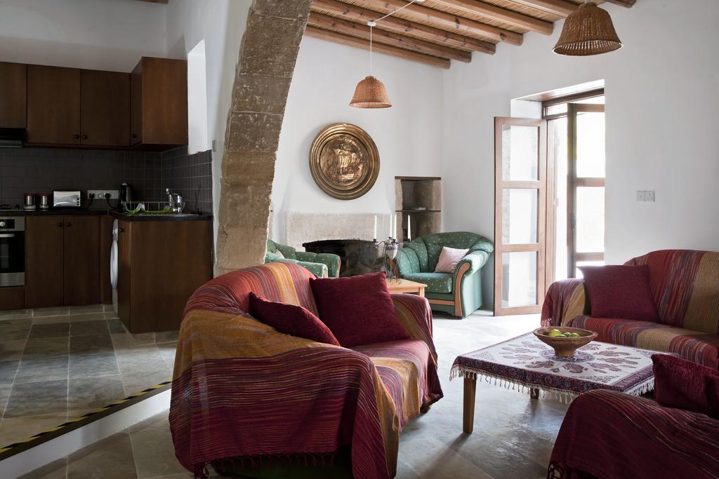 Palm Tree Oriental House And Homestay Polis エクステリア 写真